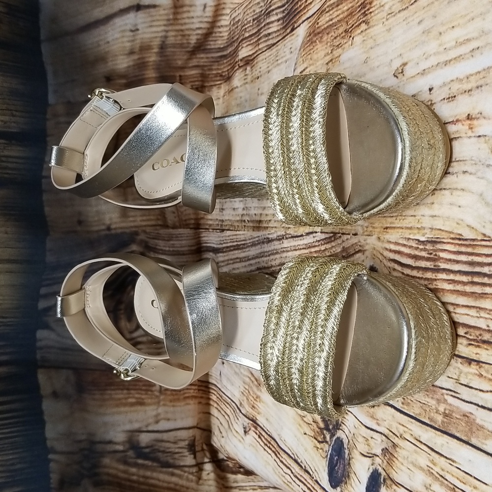 New in Box Coach Isabela Wedge Women 9 B Champagne Leather Crisscross Strap